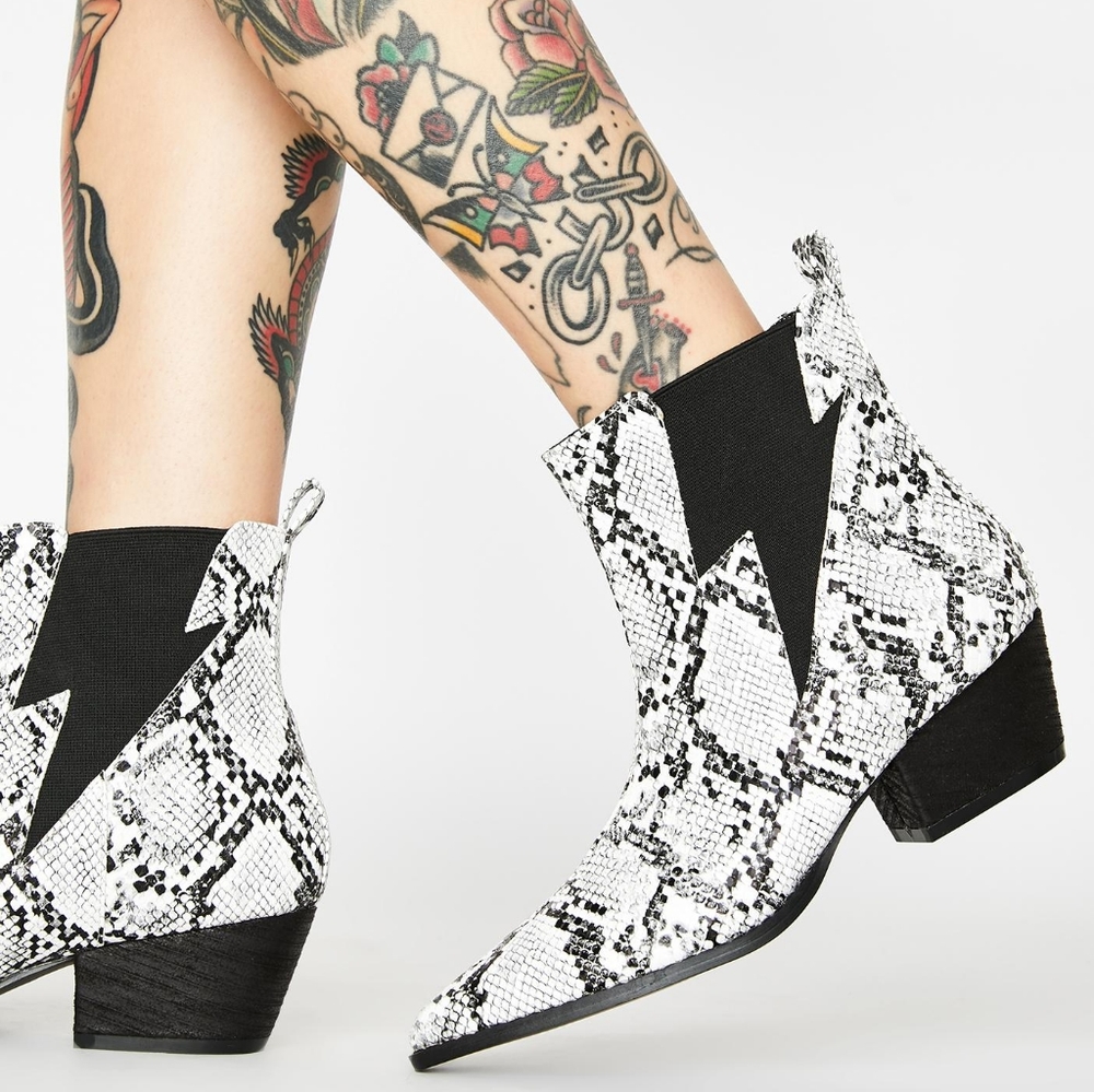 👣PUBLIC DESIRE😘 Camden Mono Snake Boots